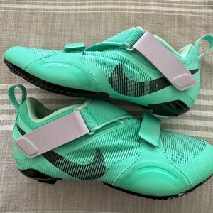 Nike SuperRep spin shoes size 6.5 barely worn. Clips not included